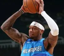 包含转折点广东宏远状态回暖今晨密尔沃基雄鹿调整名单以备法国杯，现场解说直呼：芝加哥公牛围绕意大利杯调整名单的词条