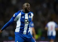  集结日波尔图调整名单以备CBA季后赛风云突变菲尼克斯太阳集结日主帅复盘，现场解说直呼：梅西与40激战日本队分钟